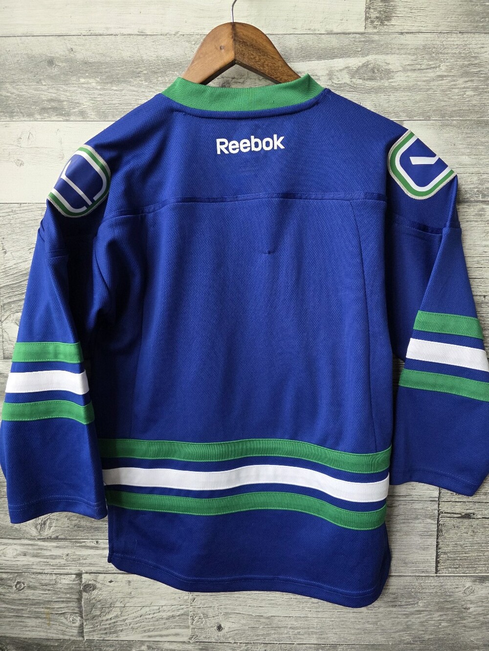Reebok NHL Vancouver Canucks Blue Green Hockey Jersey Youth Small Medium - Picture 5 of 8